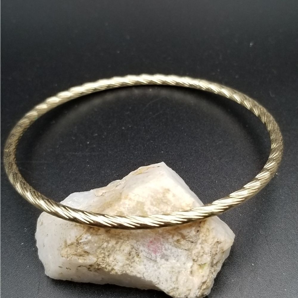 Alluring glamour Celtic twist bracelet B434